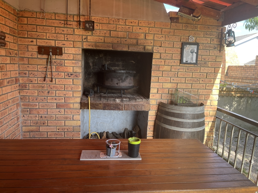 3 Bedroom Property for Sale in Heiderand Western Cape